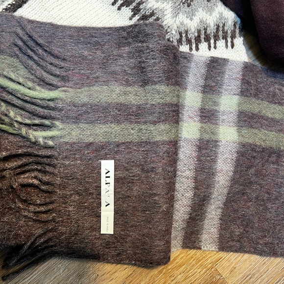 Women’s Cozy Cardigan and Aspen Boots Outfit - Picture 8 of 16